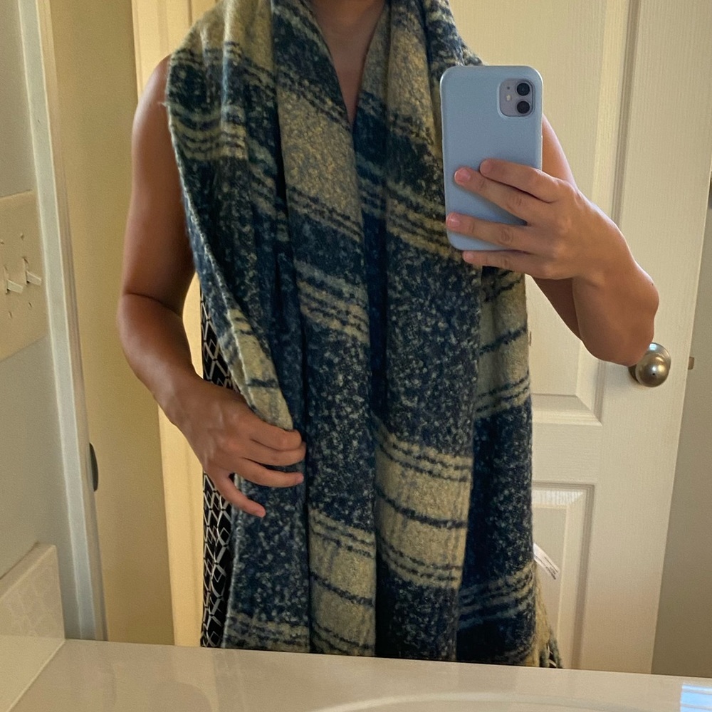 Beautiful Never Used HUGE Free People Shaw/Scarf